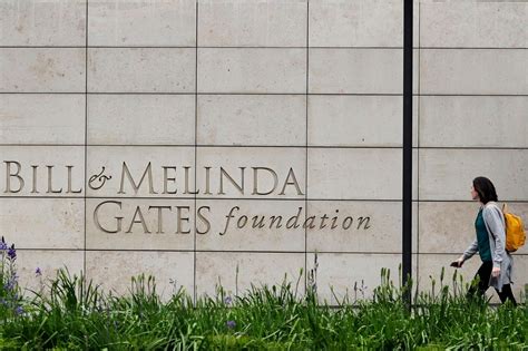 largest charitable foundation in the world|Bill & Melinda Gates Foundation .